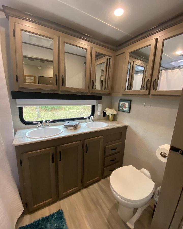 Cozy RV Experience w/POOL+SPA Near Lake Conroe Willis Zewnętrze zdjęcie