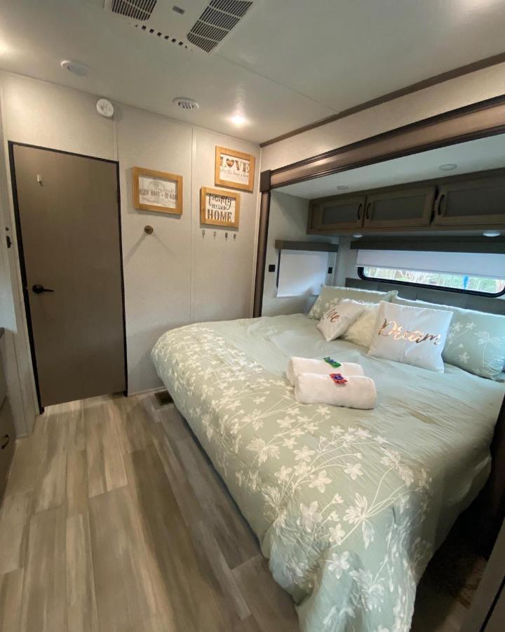 Cozy RV Experience w/POOL+SPA Near Lake Conroe Willis Zewnętrze zdjęcie